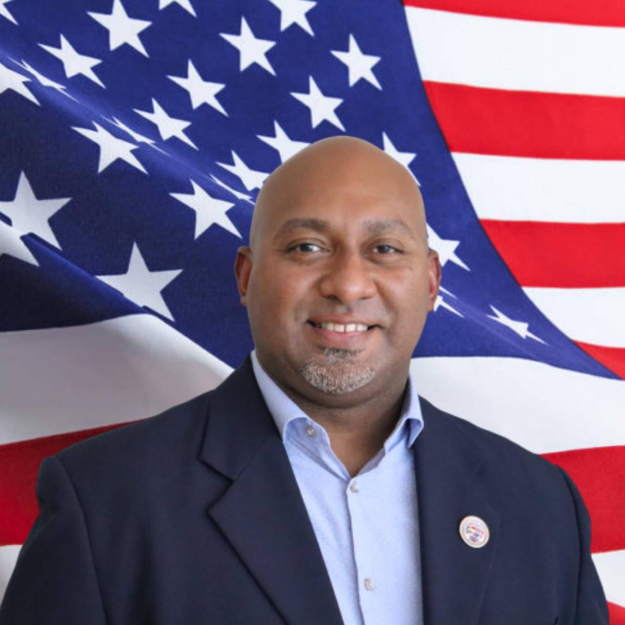 Dr. Luis R. Piña — Pastor Capellán